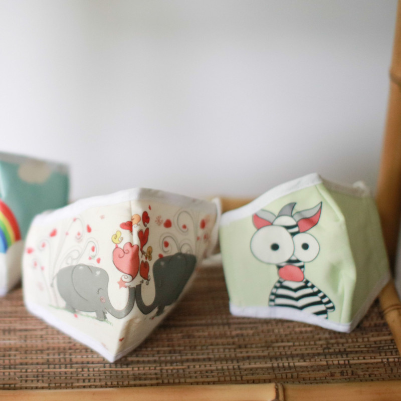 Masque réutilisable tendance - Éléphants amoureux (adulte)
