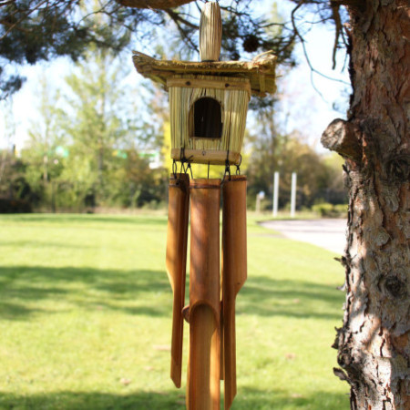 Nichoir carré en jonc de mer avec carillon 49 x 15 cm