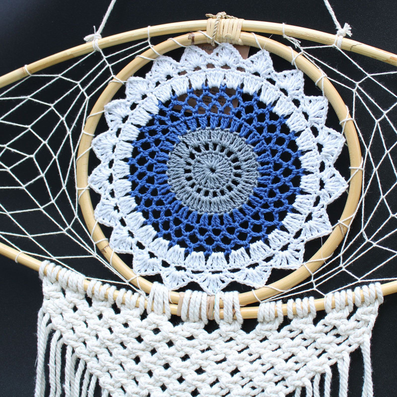 Capteur de rêves de protection - Grand œil en macramé blanc/bleu/gris
