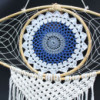Capteur de rêves de protection - Grand œil en macramé blanc/bleu/gris