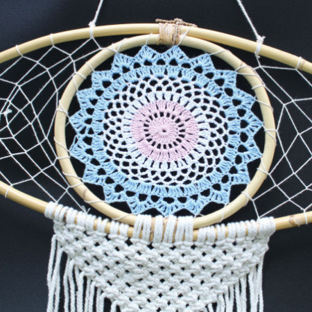 Capteur de rêves de protection - Grand œil en macramé bleu/blanc/rose