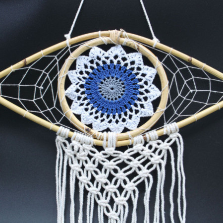 Capteur de rêves de protection - œil en macramé moyen blanc/bleu/gris