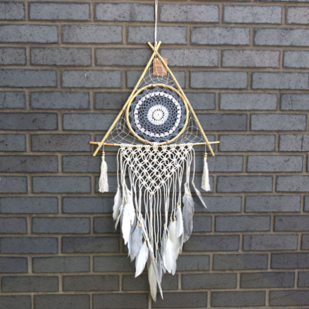 Capteur de rêves de protection - Grande pyramide en macramé blanc/gris