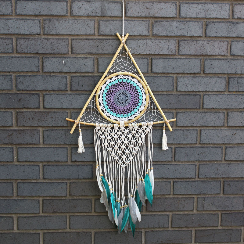 Capteur de rêves de protection - Grande pyramide en macramé blanc/turquoise