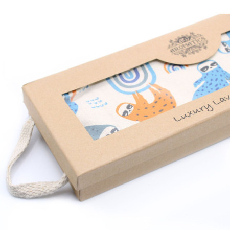 Sac de blé lavande de luxe dans un coffret cadeau - Lazy Sloth