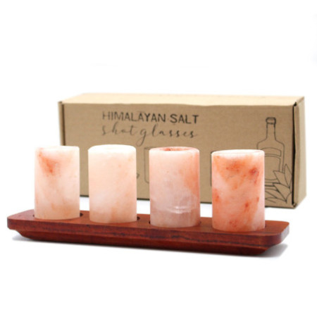 Ensemble de 4 verres à liqueur en sel de l'Himalaya et support de service en bois