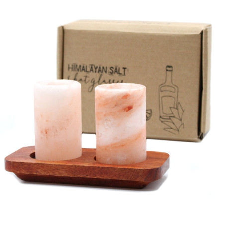 Ensemble de 2 verres à liqueur en sel de l'Himalaya et support de service en bois