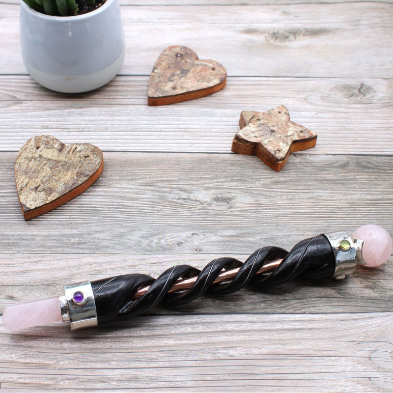 Baguette de guérison sculptée en spirale - Tuyau en cuivre Quartz rose